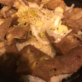 ねぎ塩牛タン丼